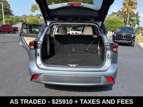 Used 2022 Toyota Highlander XLE FWD image 17
