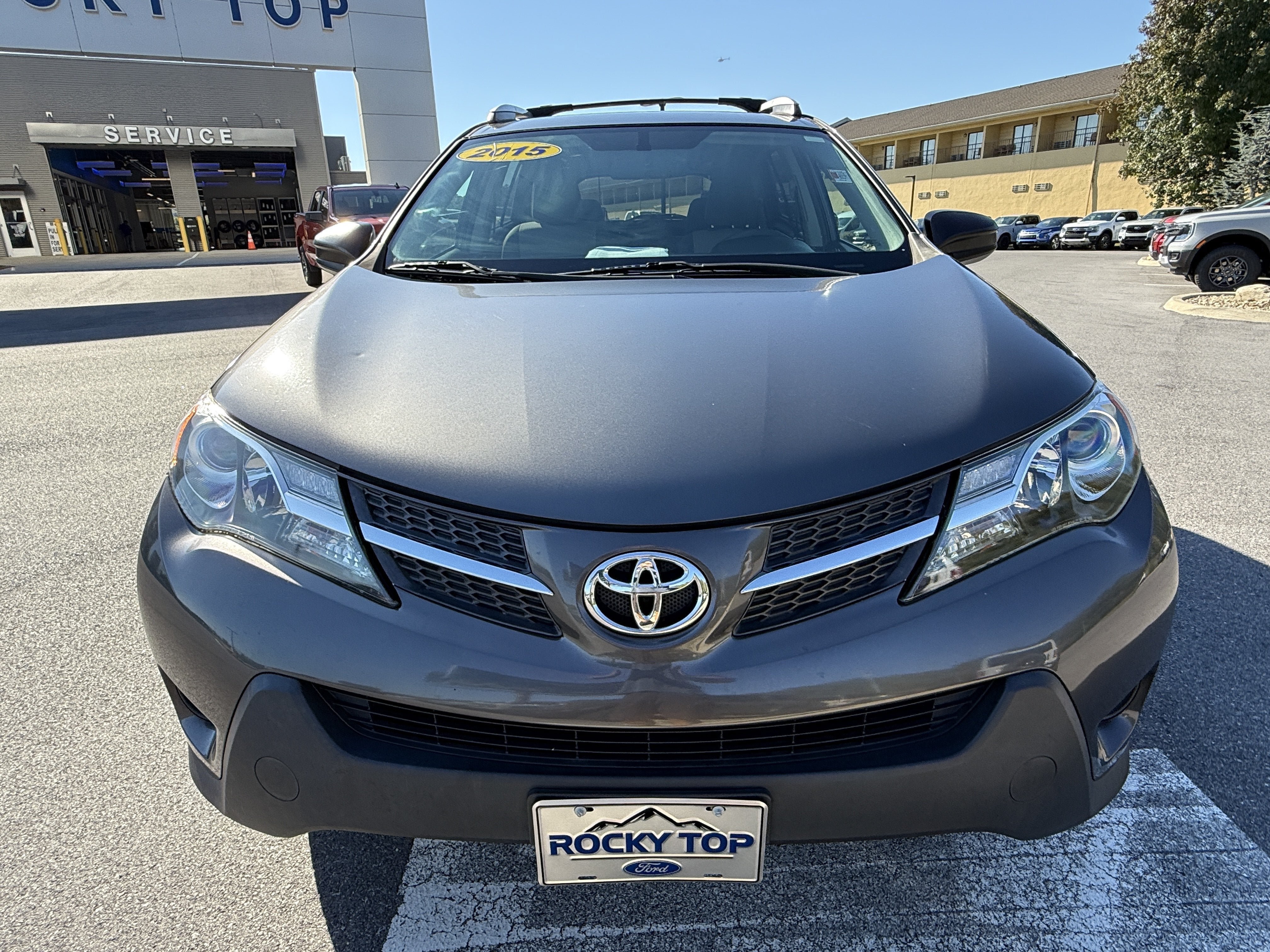 Used 2015 Toyota RAV4 LE AWD/4WD image 2