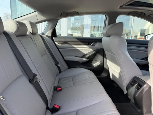 Used 2020 Honda Accord Touring image 9