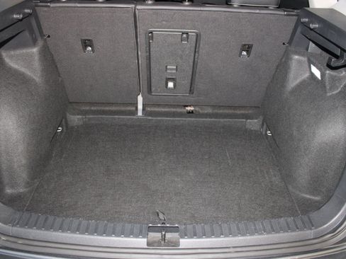 Used 2024 Volkswagen Taos SE image 28