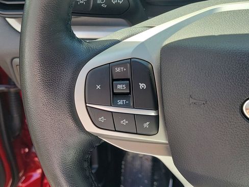 Used 2021 Ford Explorer XLT image 26