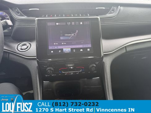 Used 2023 Jeep Grand Cherokee Laredo image 20