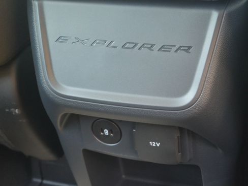 Used 2026 Ford Explorer Active AWD/4WD image 32