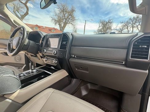Used 2018 Ford Expedition Limited image 15
