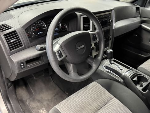 Used 2009 Jeep Grand Cherokee Laredo w/ Popular Equipment Group RWD image 10