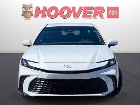 Used 2025 Toyota Camry SE FWD image 8