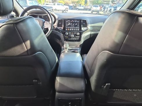 Used 2020 Jeep Grand Cherokee Overland AWD/4WD image 21