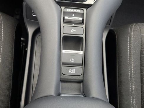 Used 2025 Honda HR-V LX image 23
