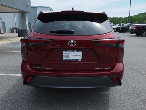 Used 2026 Toyota Highlander Limited AWD/4WD image 4