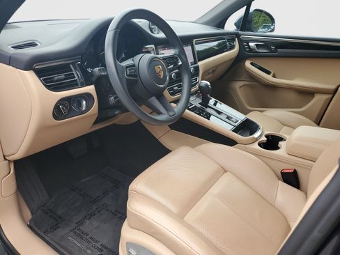 Used 2023 Porsche Macan AWD/4WD image 19