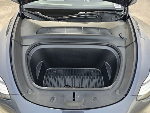 Used 2022 Tesla Model Y Long Range image 12