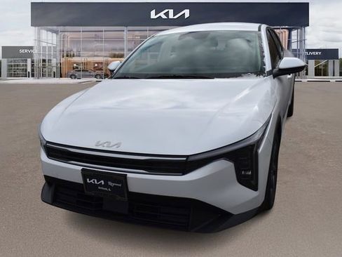 New 2026 Kia K4 LXS image 8