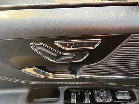 Certified 2022 Lincoln Corsair FWD image 12
