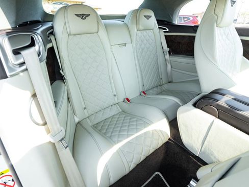 Used 2017 Bentley Continental GT image 41