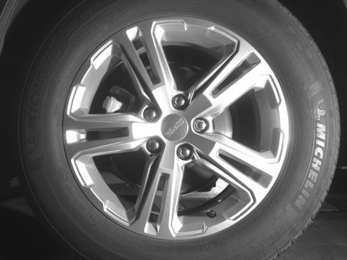 Used 2024 GMC Terrain SLE FWD image 19