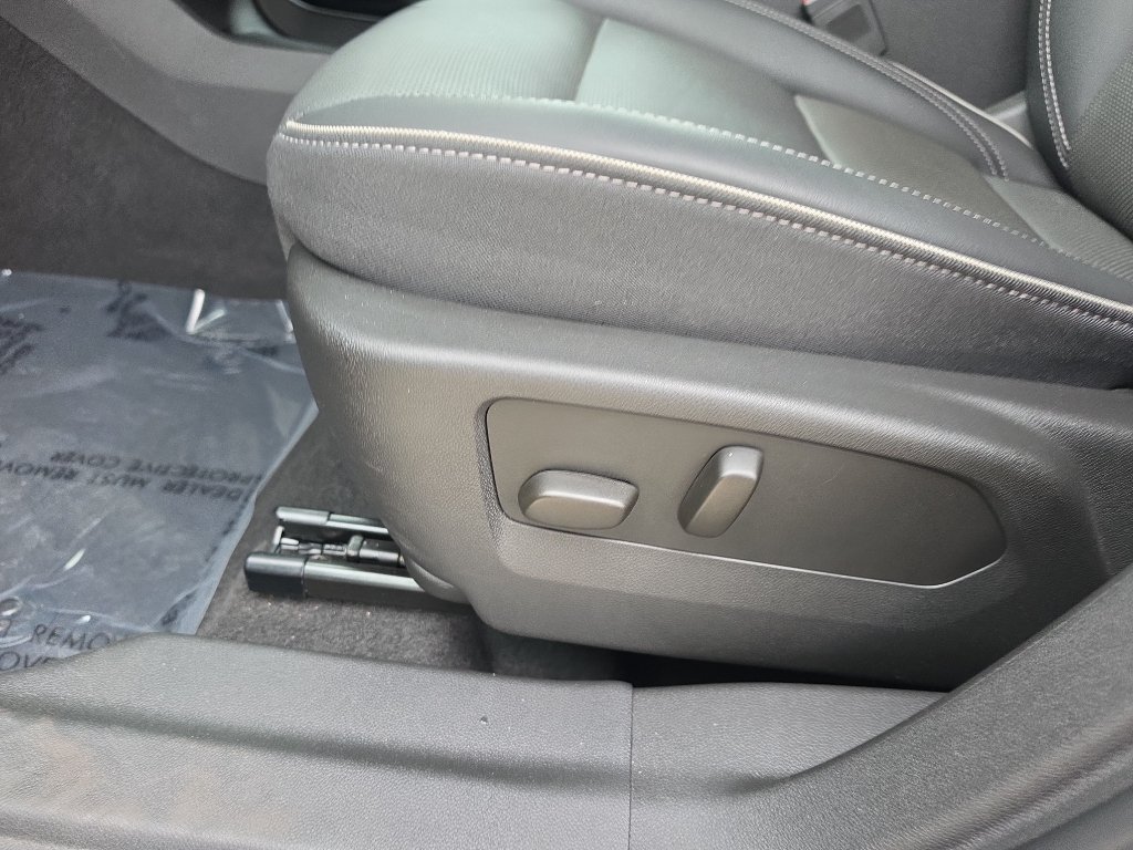Used 2023 Buick Envision Essence FWD image 13