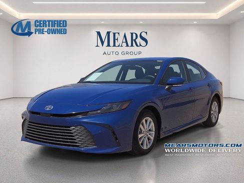 Used 2025 Toyota Camry LE FWD image 1