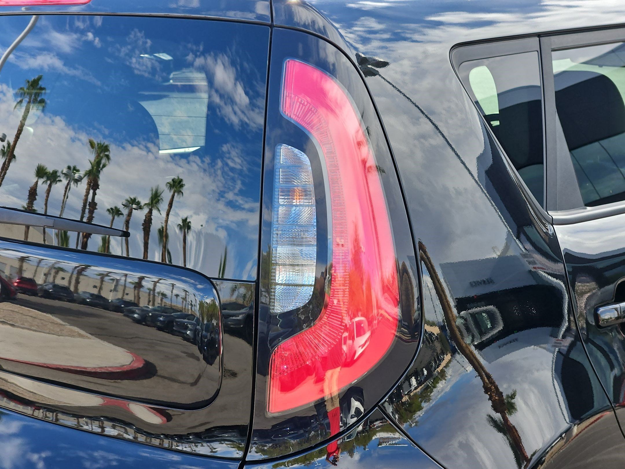 Used 2018 Kia Soul + w/ + Primo LIT Package FWD image 11