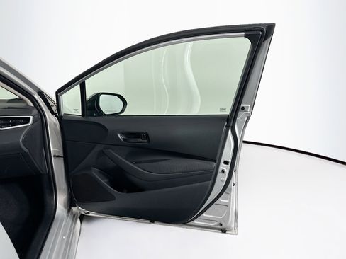 Used 2025 Toyota Corolla LE image 30