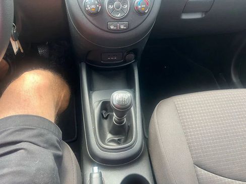 Used 2013 Kia Soul FWD image 10