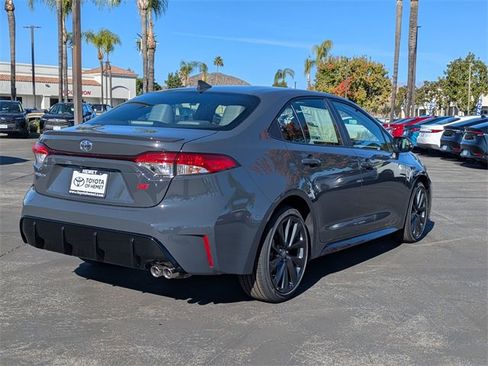 Used 2026 Toyota Corolla SE image 2