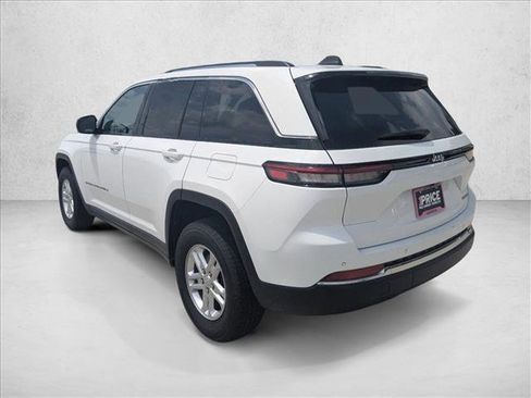 Certified 2024 Jeep Grand Cherokee Laredo RWD image 8