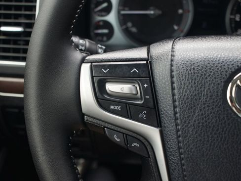 Used 2019 Toyota Land Cruiser AWD/4WD image 11