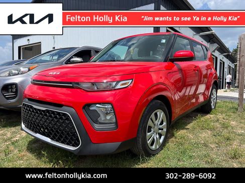 Used 2022 Kia Soul LX FWD image 1