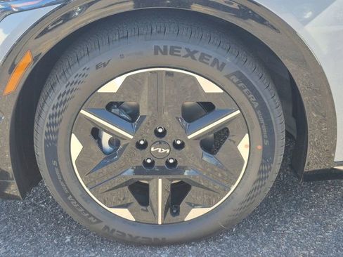 New 2025 Kia EV6 Wind image 18