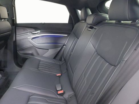 Used 2023 Audi e-tron Prestige w/ Prestige Package image 40