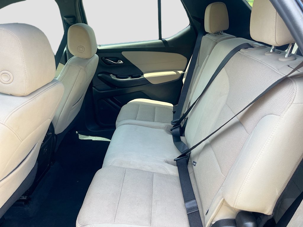 Used 2023 Chevrolet Traverse LS FWD image 22