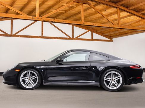 Used 2018 Porsche 911 Carrera RWD image 2