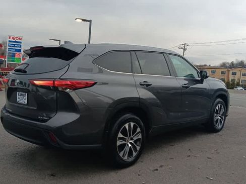 Used 2022 Toyota Highlander XLE image 7