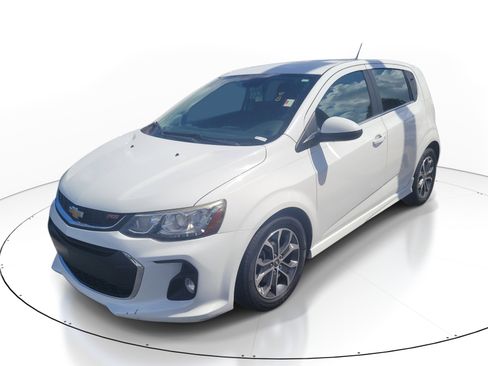 Used 2017 Chevrolet Sonic LT w/ Convenience Package FWD image 3