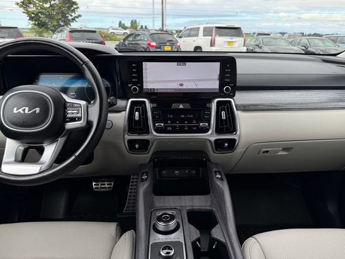 Certified 2022 Kia Sorento SX Prestige w/ Panoramic Sunroof Package AWD/4WD image 25