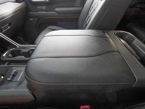 Used 2024 GMC Sierra 1500 AT4 w/ Technology Package image 31