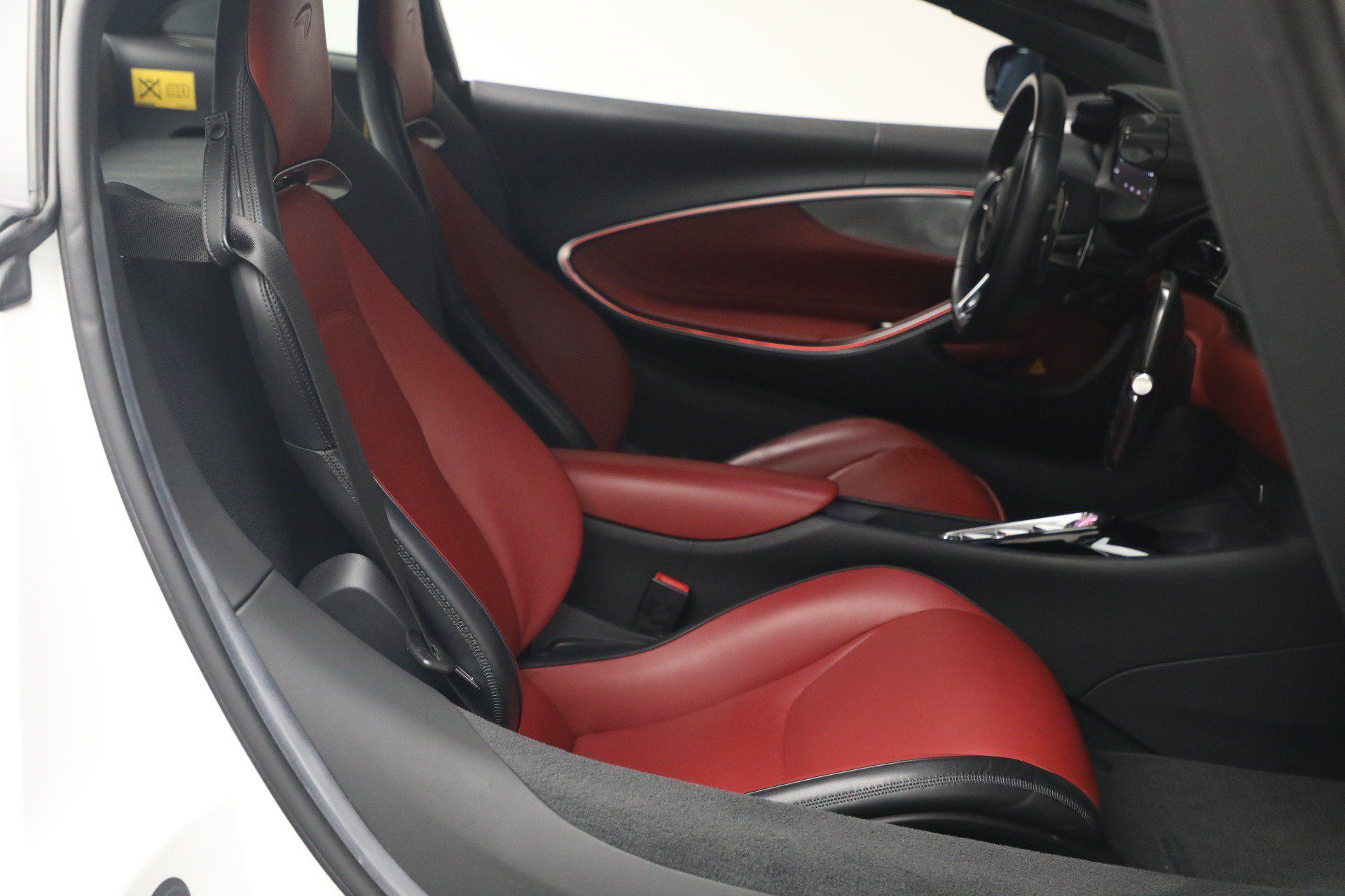 Used 2023 McLaren Artura RWD image 26