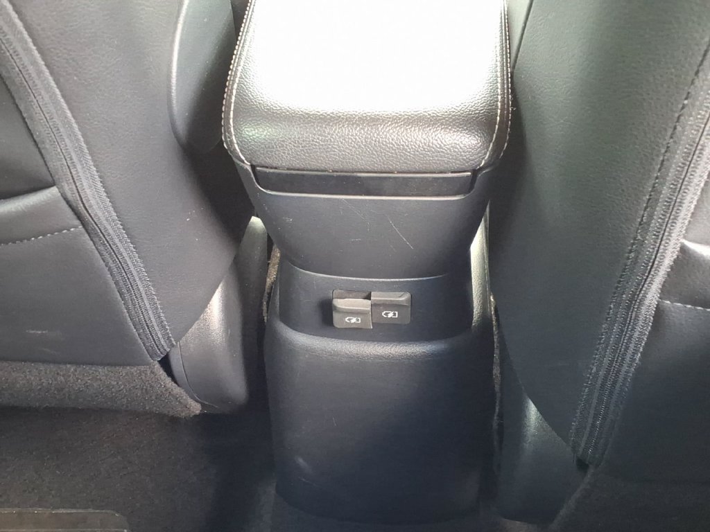 Used 2020 Nissan Kicks SR w/ SR Premium Package FWD image 17