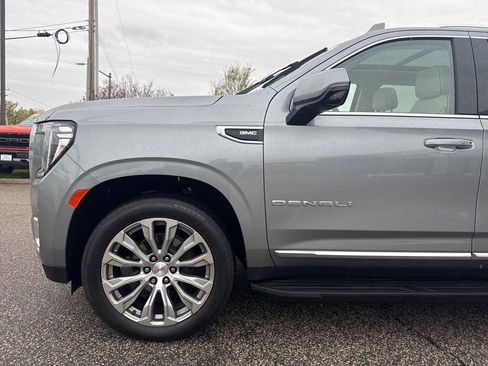 Used 2023 GMC Yukon XL Denali AWD/4WD image 5