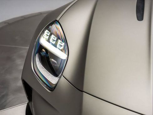 Used 2025 Aston Martin V8 Vantage Coupe RWD image 21