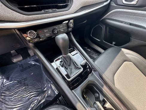 Used 2025 Jeep Compass Latitude image 30