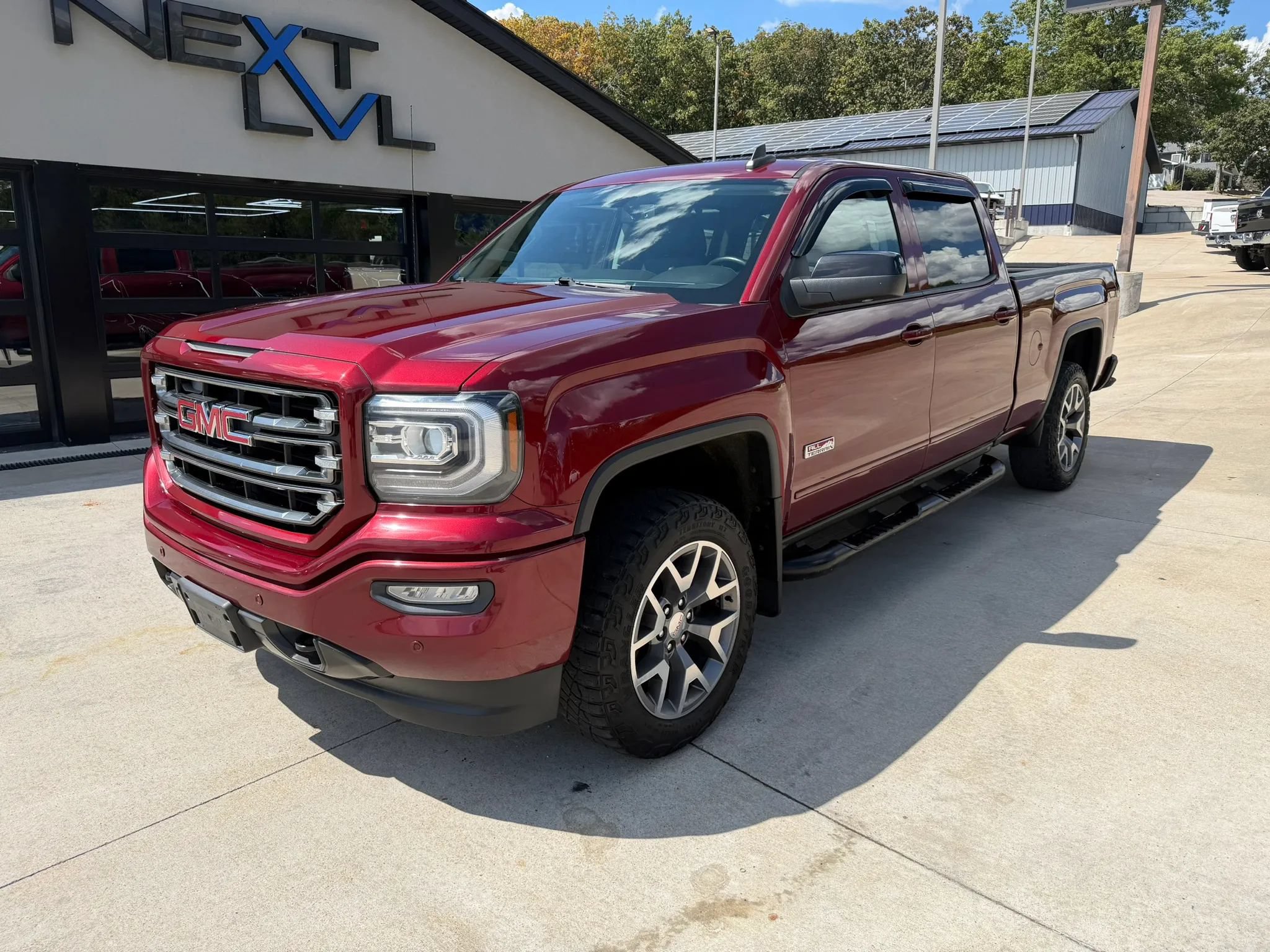 Used 2017 GMC Sierra 1500 SLT AWD/4WD image 5