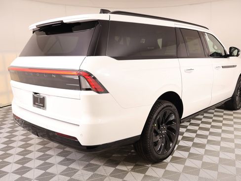New 2026 Lincoln Navigator L Reserve AWD/4WD image 23