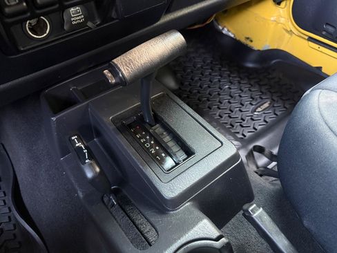 Used 2006 Jeep Wrangler Rubicon w/ Security Group AWD/4WD image 21
