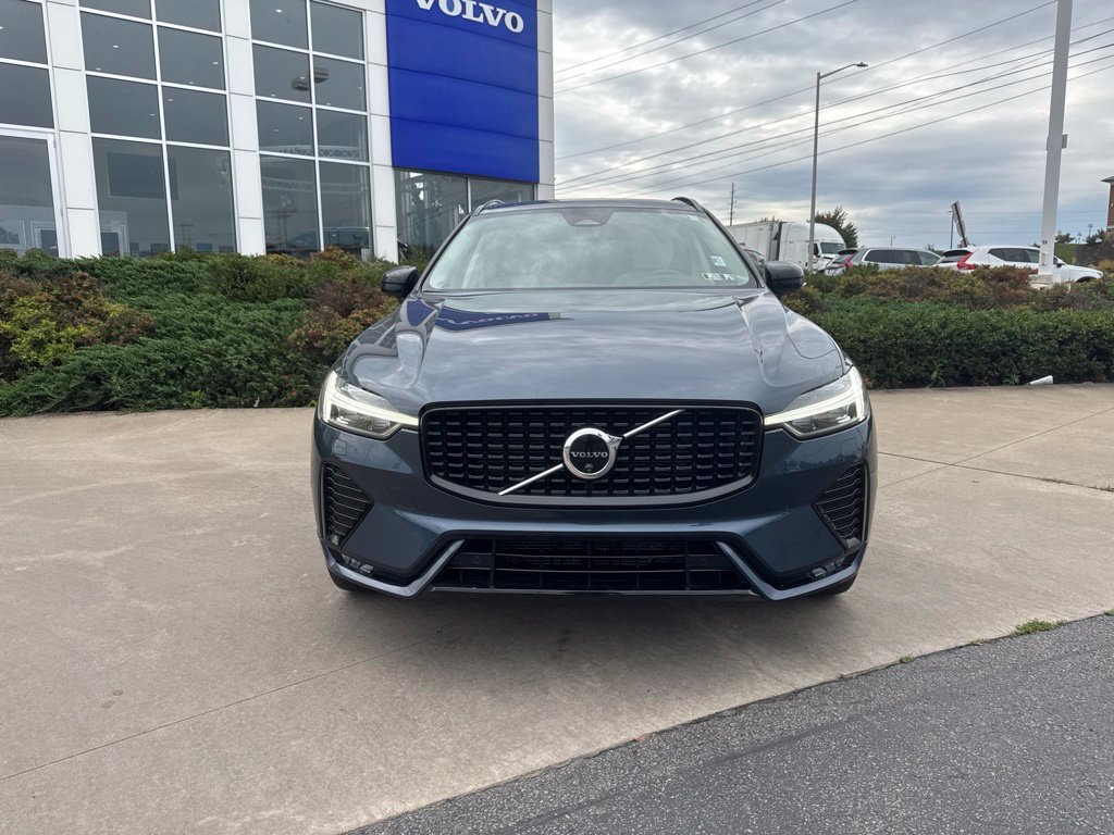 Used 2025 Volvo XC60 B5 Plus w/ Protection Package Premier AWD/4WD image 2