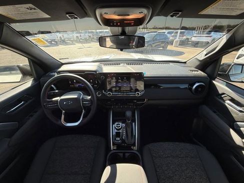 Used 2024 Chevrolet Colorado Z71 image 24