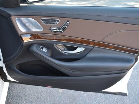 Used 2016 Mercedes-Benz S 550 4MATIC Sedan image 36
