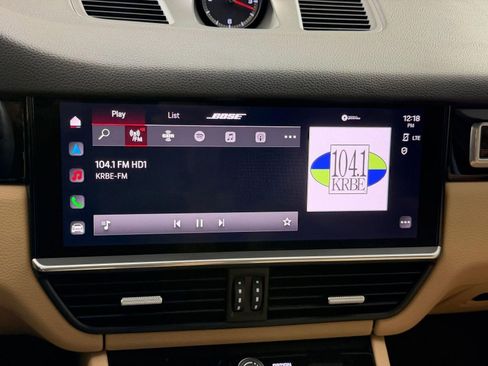 Used 2023 Porsche Cayenne Platinum Edition image 26