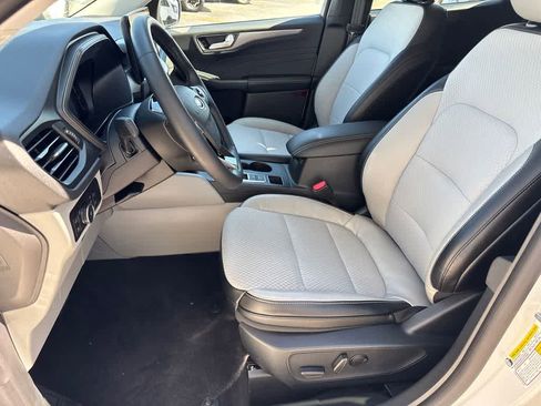 Used 2024 Ford Escape SE image 10
