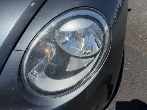 Used 2014 Volkswagen Beetle TDI FWD image 2